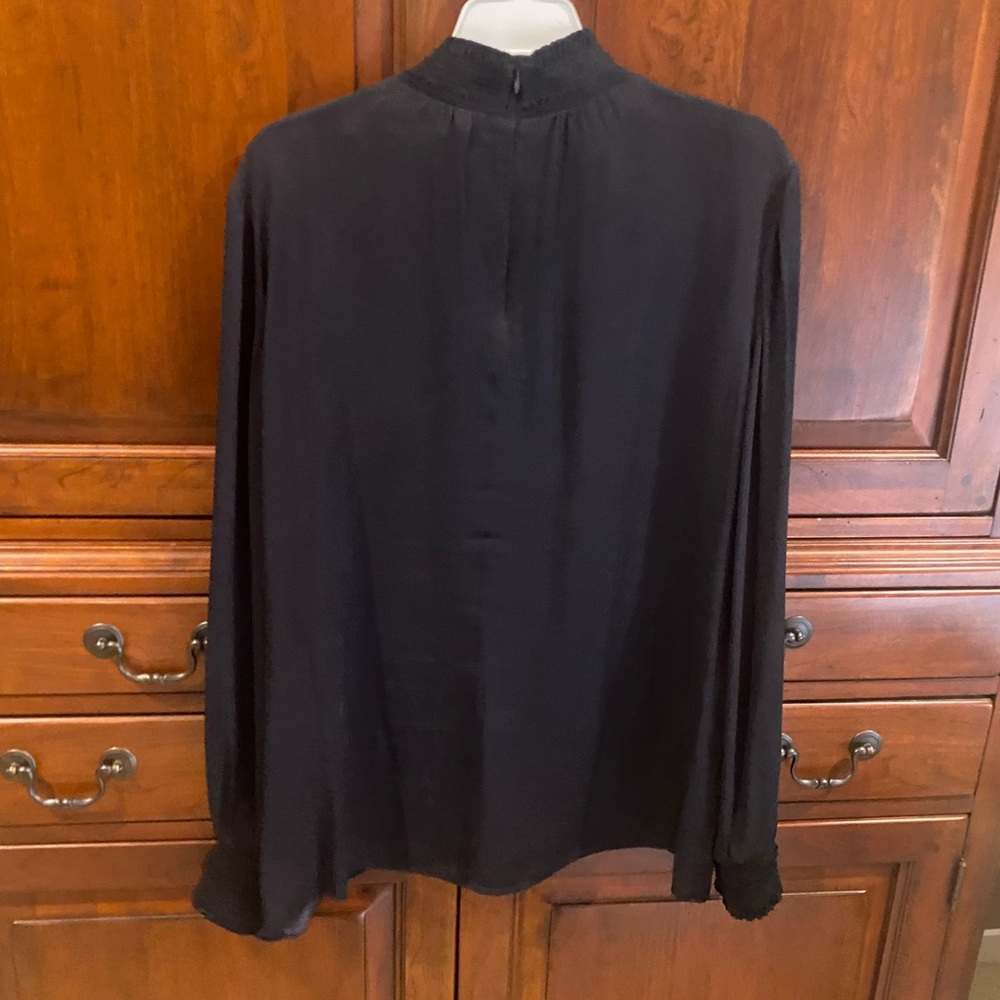 Elie Tahari blouse . Beautiful colors
